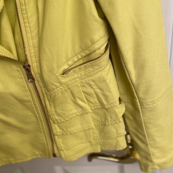 Cute yellow jacket leather-like - Picture 2 of 5